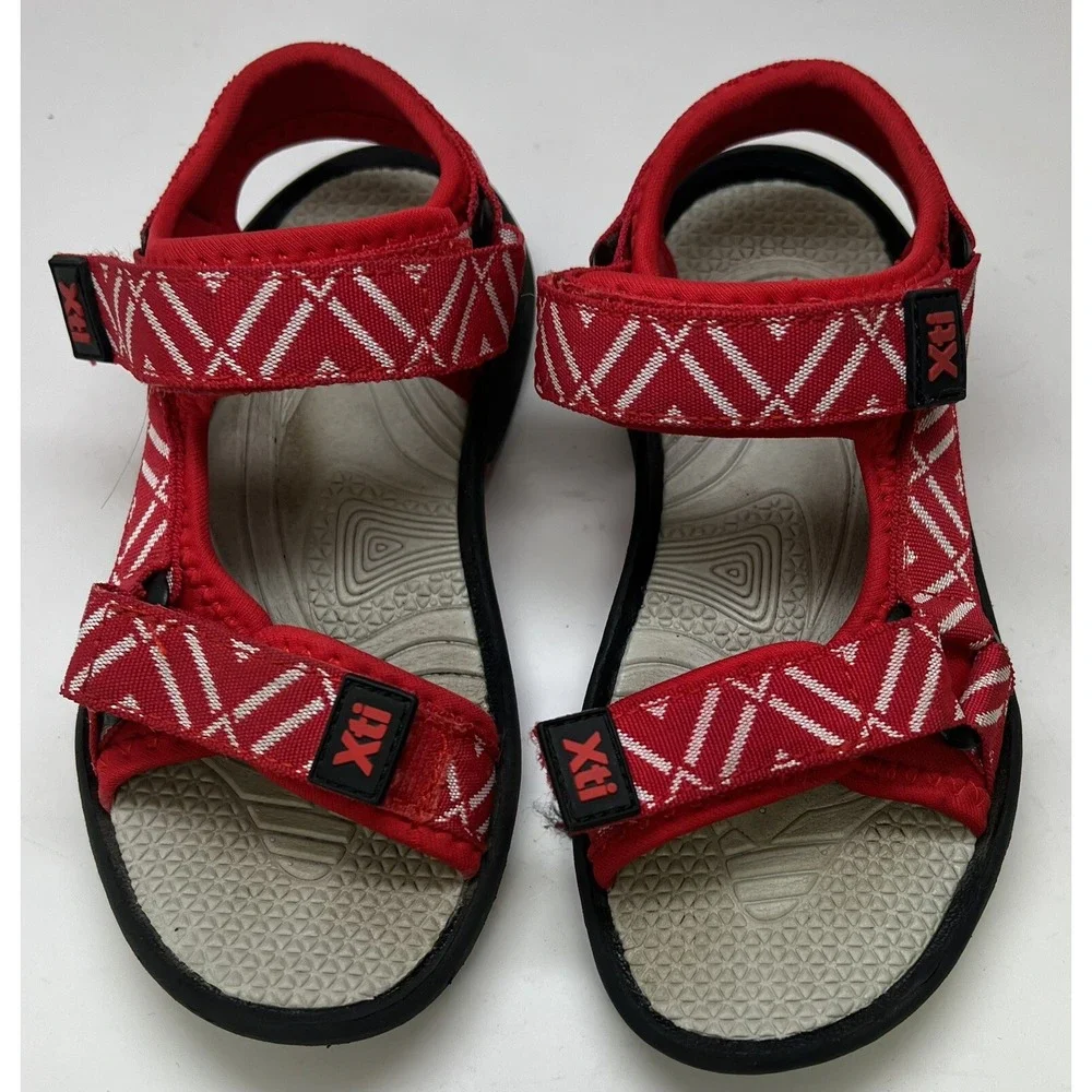 Xti Red White Geometric Print Kids Sport Sandals Size 30 US 12 57624